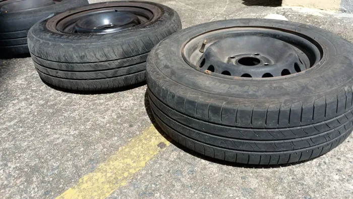 Jogo de Rodas de Ferro Original Renault Aro 13 - Furação 4x100 + Pneus Continental