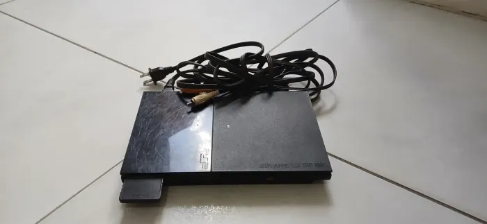 Vende-se PS2! O único defeito é o leitor que esta com um defeito