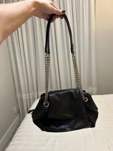 Bolsa couro preto Arezzo alça curta ou longa
