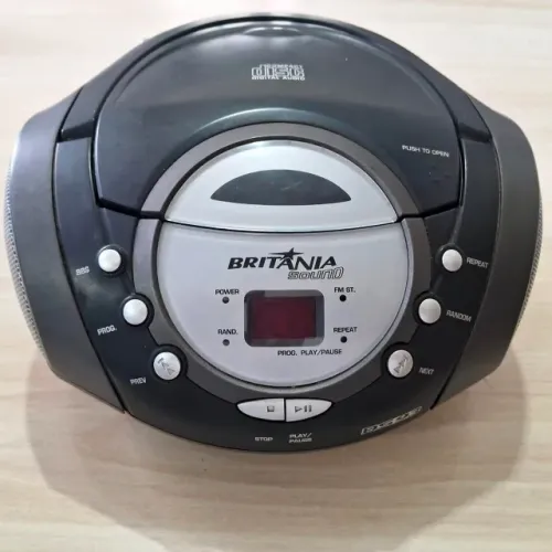 Rádio Portátil Britânia BS93 com CD, AM/FM e Entrada Auxiliar.