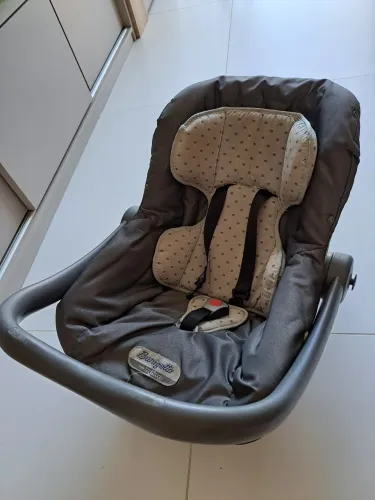 Vendo cadeirinha de carro / bebê conforto