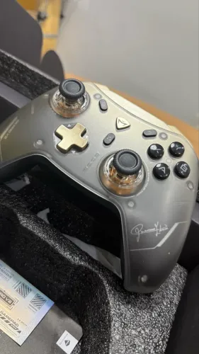 Controle Gamer Machenike G5 Pro V2 (Hall Effect, Botões Mecânicos & Base de Carregamento)