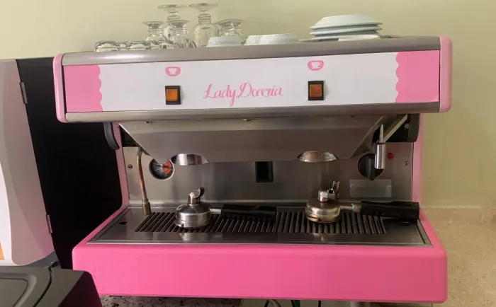 Máquina de café expresso funcionando perfeitamente (não acompanha o moinho)