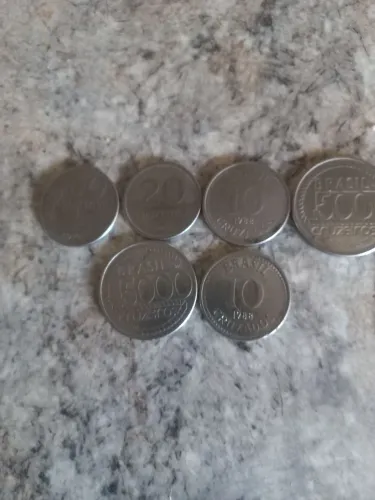 Moedas antigas em águas lindas para colecionadores