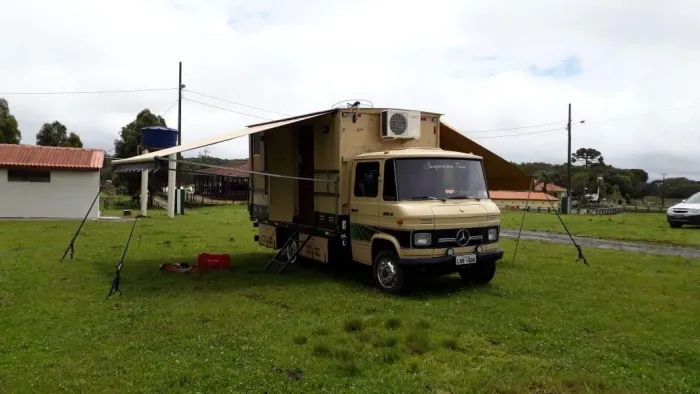 Caminhão Mercedes Benz 608D com boiadeira completa. Pronto para rodeio!!