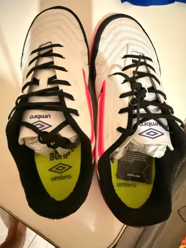 Chuteira futsal umbro por 5 bump