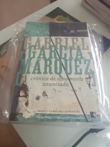 Vendo livro Crônica de uma morte anunciada - autor Gabriel Garcia Marques