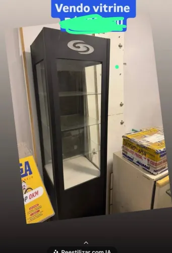 Vitrine preta 