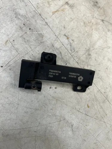 Antena Sensor Parachoque Traseiro RAM 2500 3500 2019 A 2024