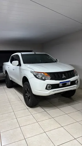 Mitsubishi L200 Triton Sport GLX 2.4 CD Diesel Mec. 2019