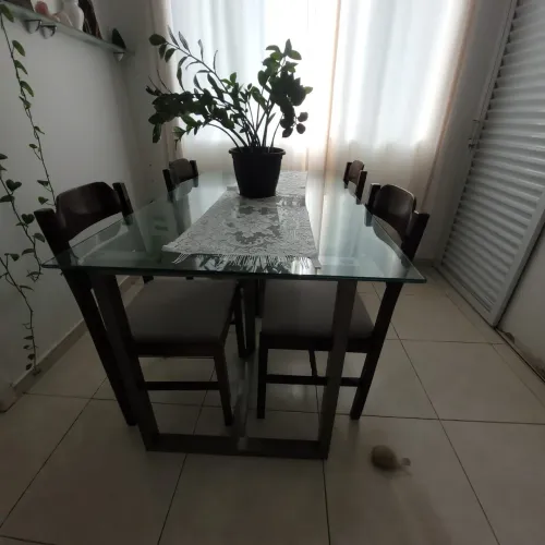 Mesa de vidro + 4 cadeiras