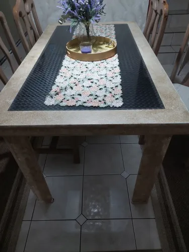 Mesa com 4 cadeiras