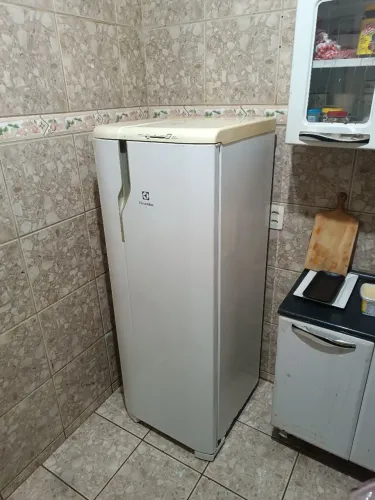 Geladeira Electroluxs dce33 ótimo estado funciona perfeitamente