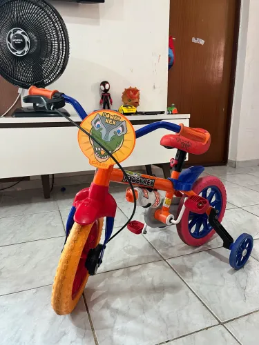 Bicicleta infantil aro 12 marca Caloi semi nova