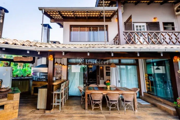 Casa com 3 dormitórios à venda, 328 m² por R$ 2.980.000 - Itoupava Seca - Blumenau/SC