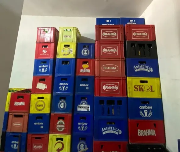 Garrafeira de cerveja 600ml com 24 garrafas completas