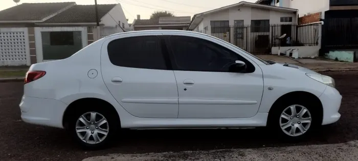 Peugeot 207 Sedan Passion XR 1.4 Flex 8V 4P 2012