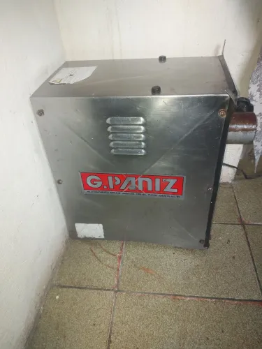 Vende-se maquina de moer carne e balança 