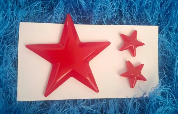 Kit Broche e Brinco Estrela Vermelha PT em Resina