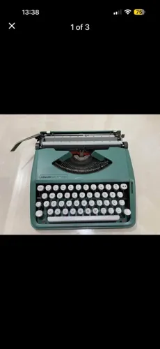 Máquina de datilografar Olivetti Lettera 82