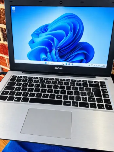 Core i3 rápido 4gb windows 10 bluetooth muito novo só pega e usar leia abaixo não troco