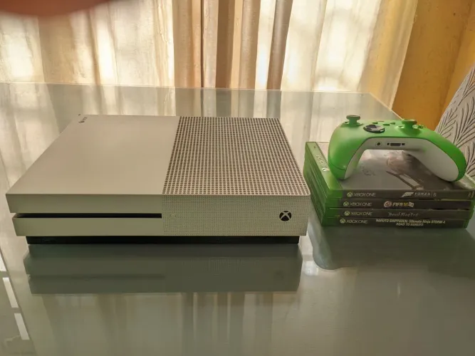 Xbox one S 500 GB com controle séries s