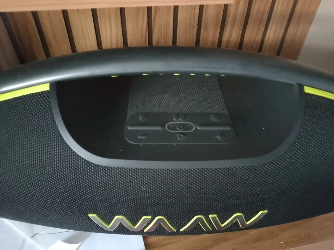 Caixa de som bombox semi-nova