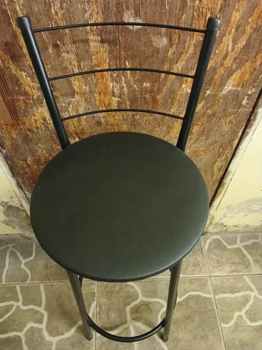 Banqueta preta alta (tipo bistrô)
