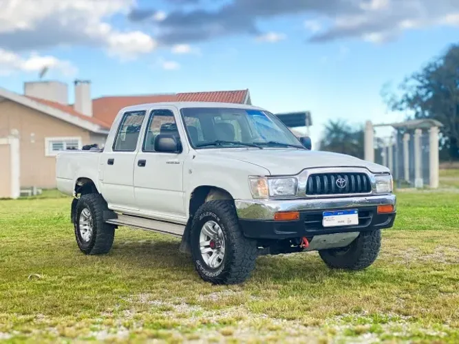 Toyota Hilux CD DX 4X4 3.0 8V 90cv Diesel 2004