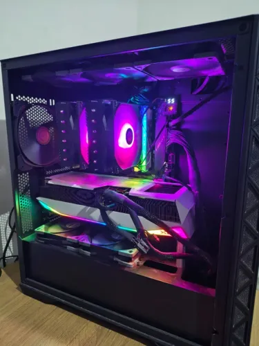 Pc Gamer Z790 MEG ACE+ RX 9070 XT MERCURY OC + 32gb ddr5 6400mhz+ Alienware AW2725QF