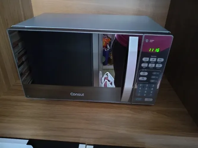 Vendo microondas semi-novo, poucos meses de uso