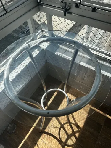 Vendo mesa bistrô com tampo de vidro 100x60