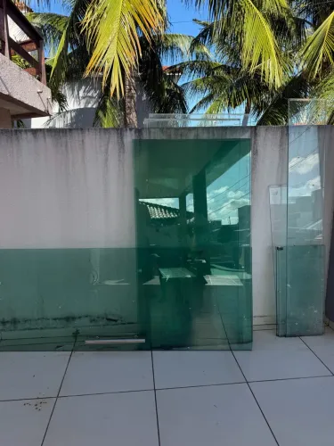 Vende se vidro de box com porta