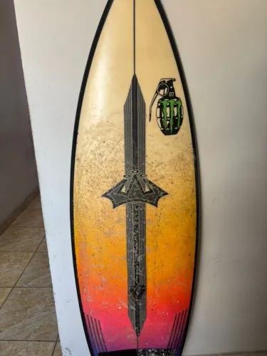 Prancha de surf semi nova (5'8 )