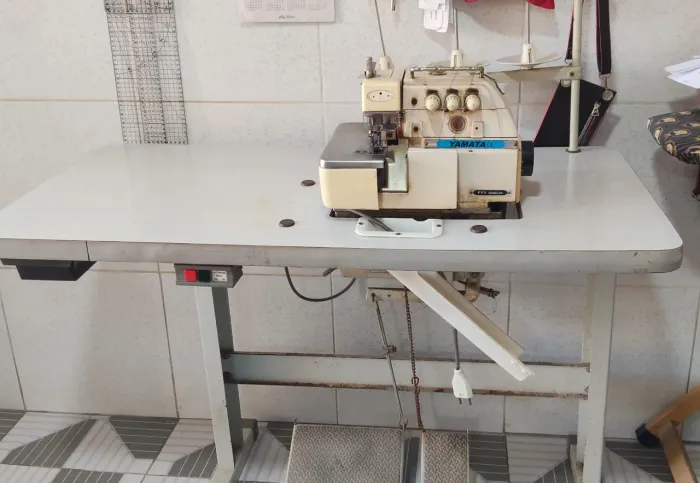 Máquina Overloque 