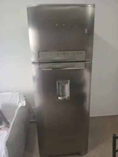 Geladeira 428L-Eletrolux-com defeito não gela