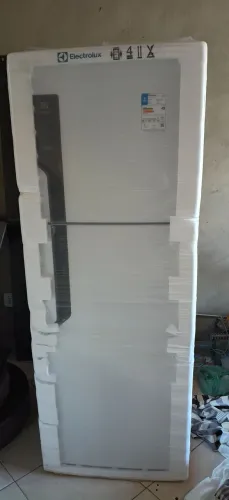 Geladeira Electrolux 481L nova na caixa.
