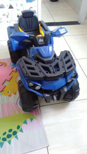 Carrinho de passeio Quadriciclo