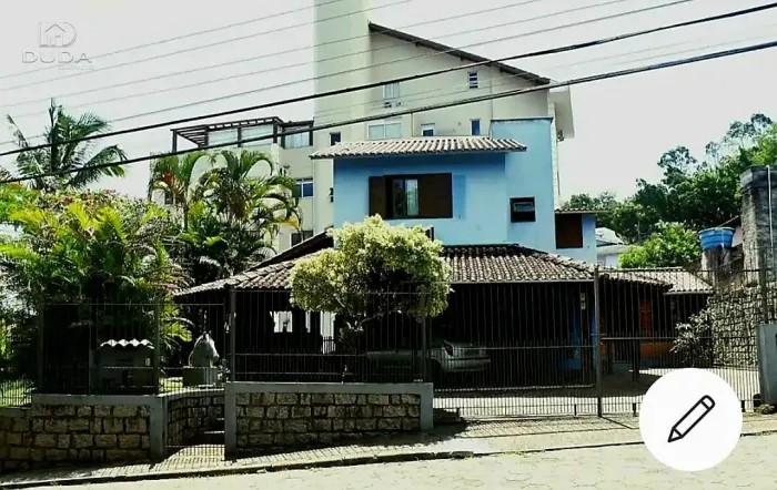 Casa com 4 dormitórios - Saco Grande