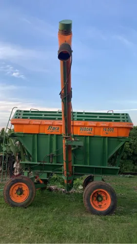 Carreta graneleira chupim