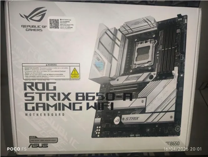 Placa B650 Rog strix branca am5 ryzen nova