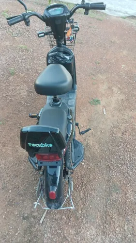 Vendo essa bicicleta eletrica com quarto mês de uso