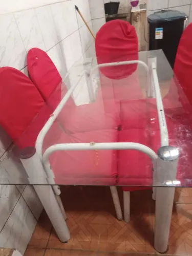 Venda mesa de vidro com 5 cadeiras interessados me chama no zap *