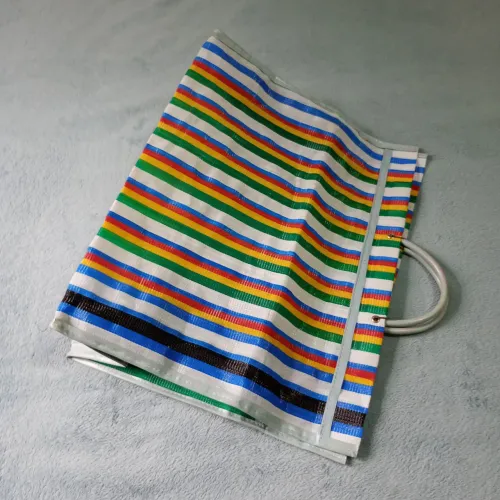 Sacolão de nylon para feiras de rua. Estilo retrô.