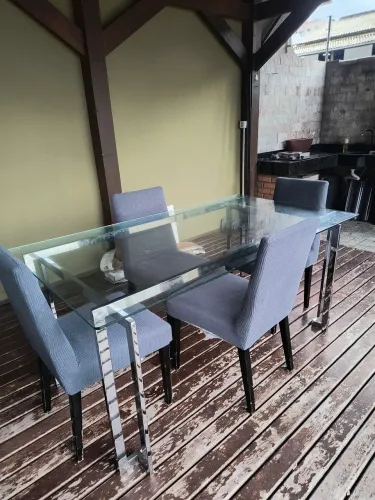 Mesa de vidro com pés cromado