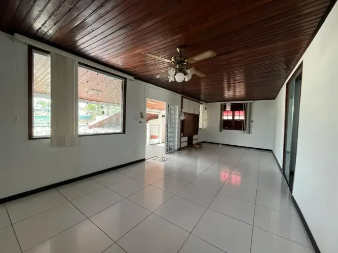 Imóvel para aluguel e venda possui 400 metros quadrados com 4 quartos em Compensa - Manaus