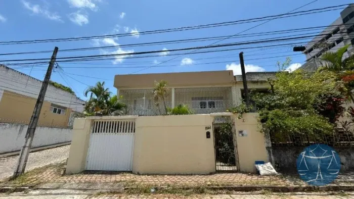 CASA ESPAÇOSA EM BARRO VERMELHO, NATAL
