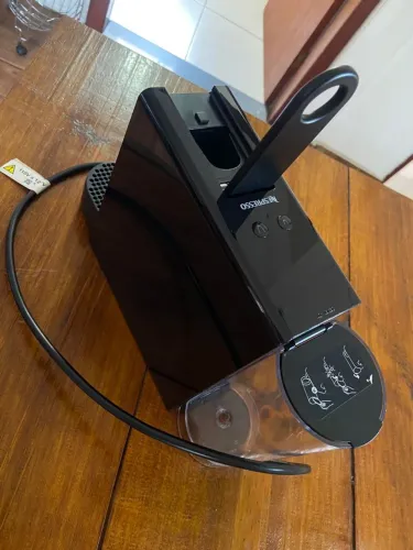 Cafeteira Nespresso Essenza Mini C30