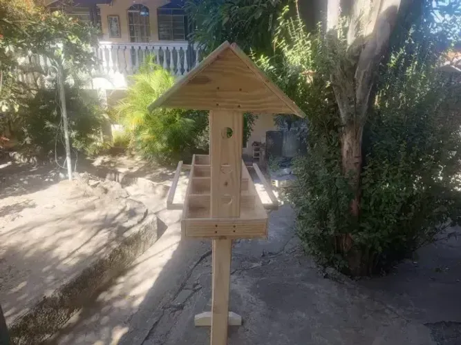 COMEDOURO GIGANTE DE MADEIRA MACIÇA - ARTESANAL E RESISTENTE