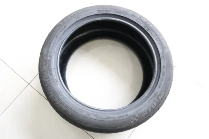 Pneu Michelin Aro 20 Latitude Sport 275/45 R20 110 Y Porsche